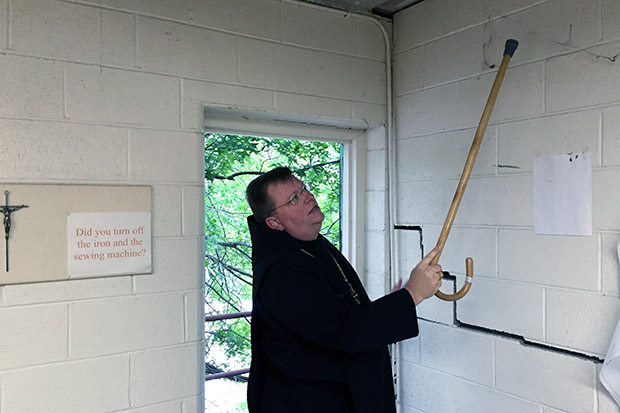 Abbot Lawrence points out cracks in