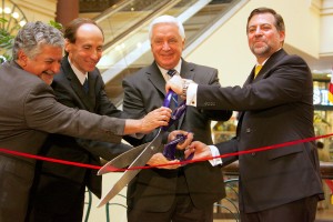 Pennsylvania Governor Tom Corbett helps cut the ribbon near the site of Chile's new consulate in Philadelphia.