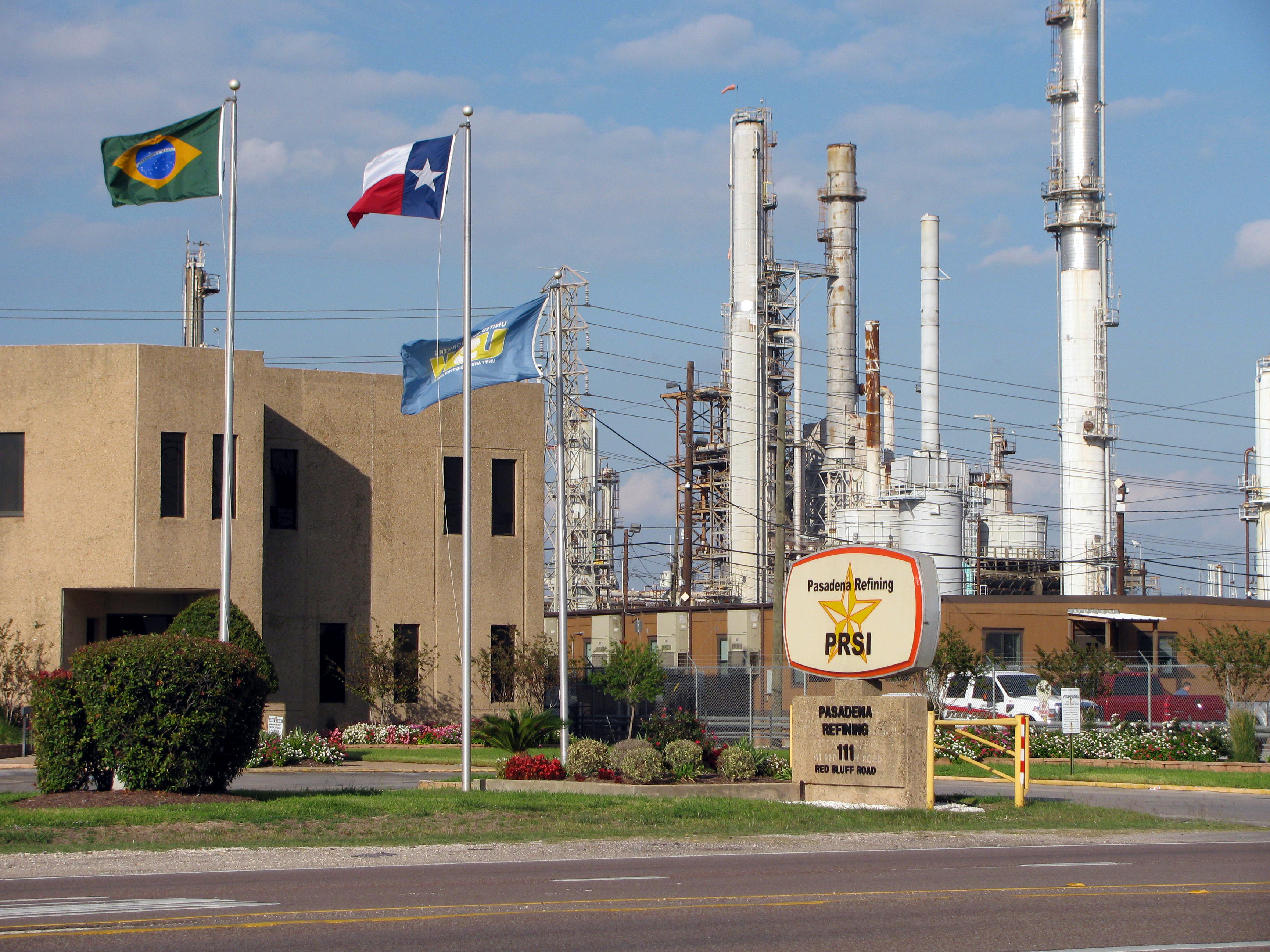 Fire and Explosions at Houston Refinery | StateImpact Texas