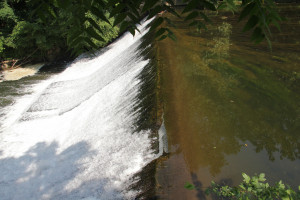 The 30-foot-high Warren Glen Dam is the largest dam on the Musconetcong River. (Emma Lee/WHYY)